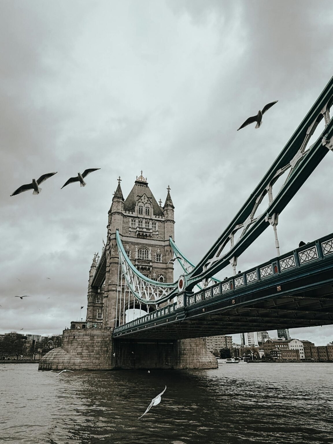 Where to Stay in London (First-Time Visitors): Best Areas + Hotels