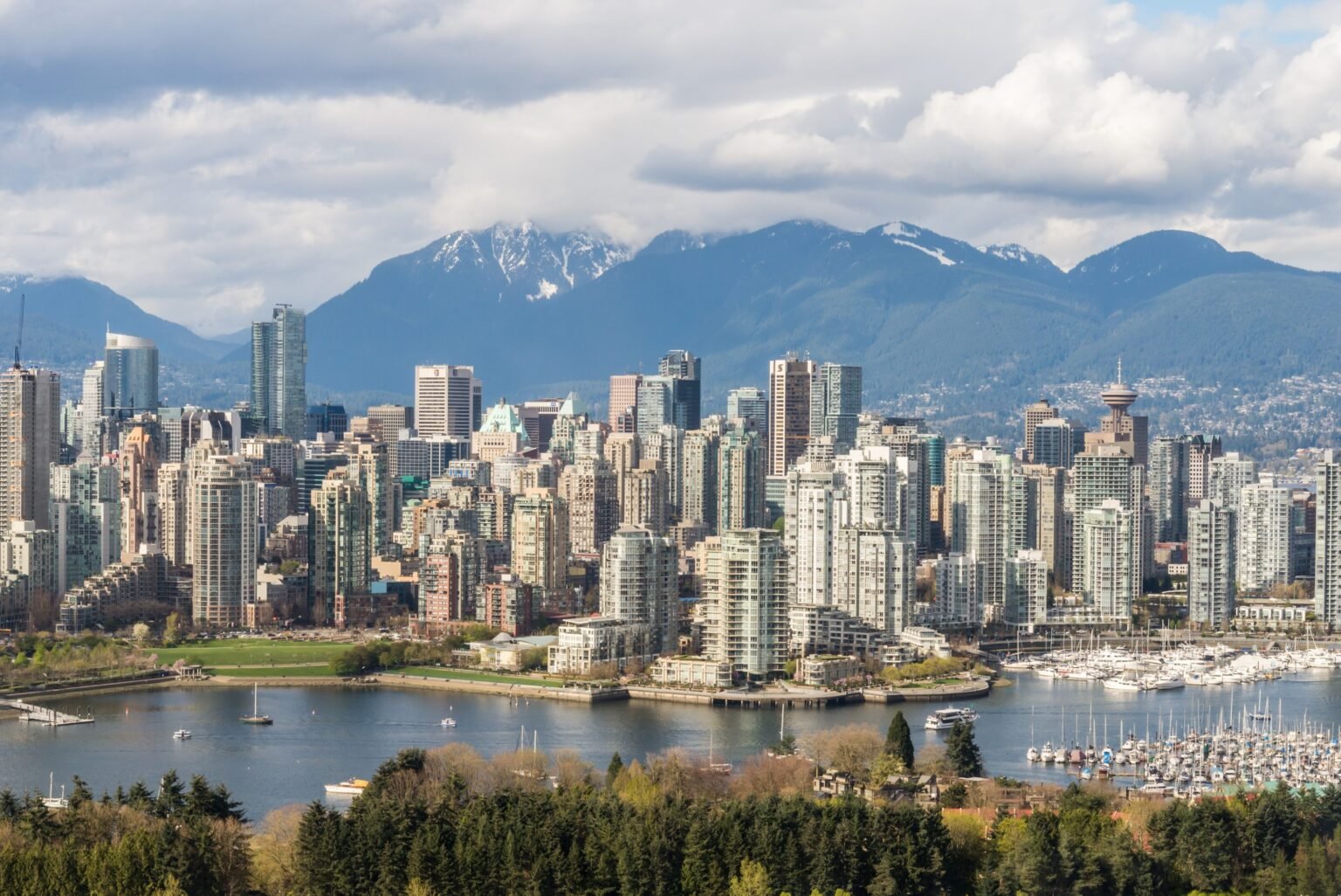 Best Hotels in Vancouver: Top Stays by Neighborhood (Luxury to Budget)
